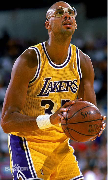 拜仁在前场 拜仁在前场